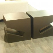 Tavolino/comodino portariviste PIRAMIDE 45×45 legno scuro Oak